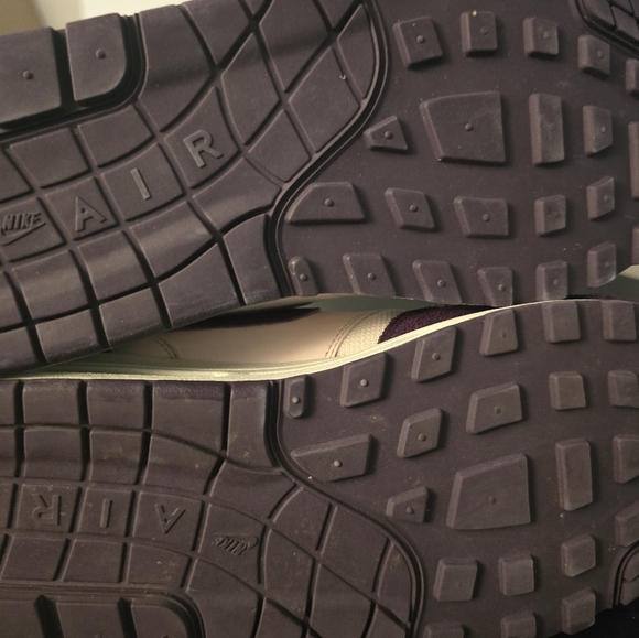 NIKE AIR MAX 1 LIGHT SOFT PINK GRAND PURPLE SIZE 9.5 WMNS - Picture 9 of 15